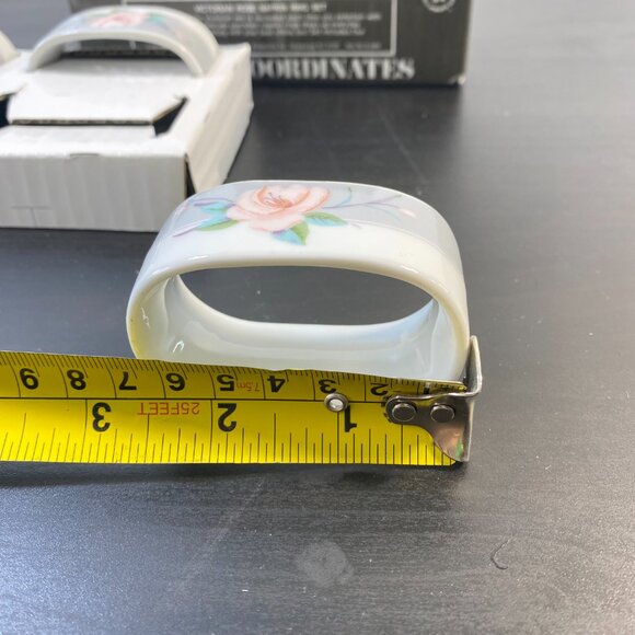 Porcelain Set of 4 Napkin Ring, Designed HIMARK Giftware, Japan, White Floral Pa - Picture 5 of 10